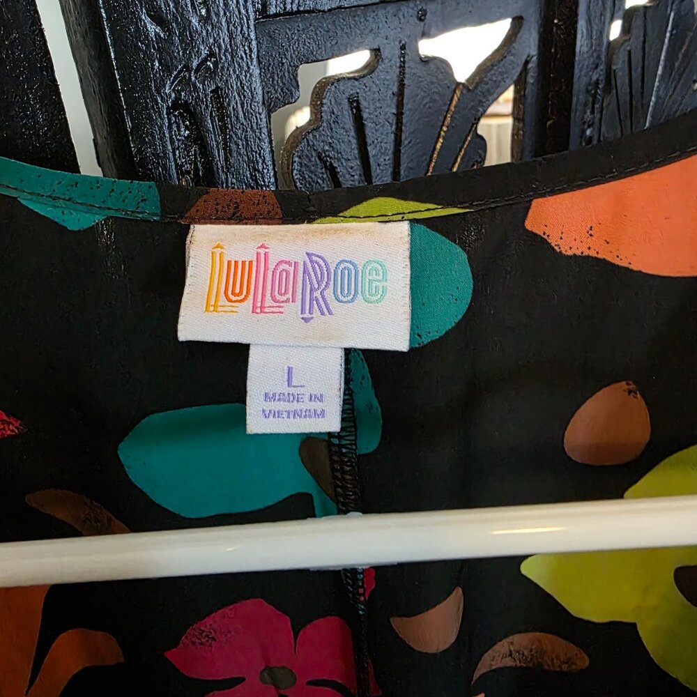 Lularoe showstopper L kimono style